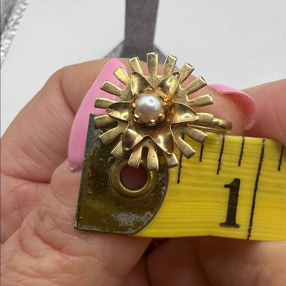 Vintage Gold Sunburst Pearl Screw‑Back Earrings
